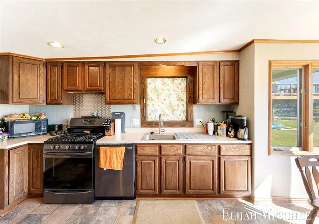 5th image of 10207 Poplar Dr, Rockford, MI 49341 | MLS# 70537000