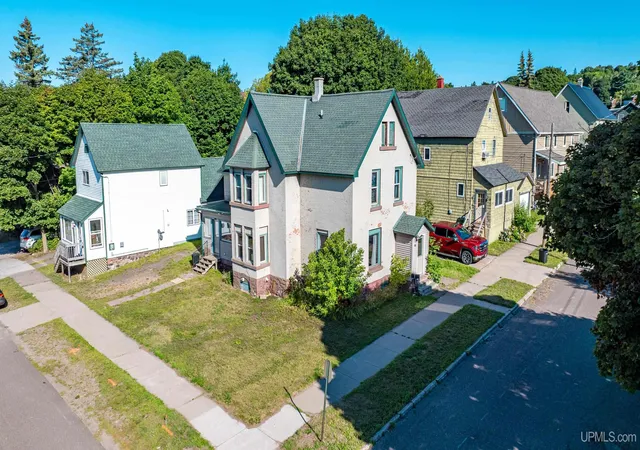 Photo 1 of Single family home for sale at 202 Scallon St, Hancock, MI 49930 | MLS# 50219913 | Listing updated on 2026-10-09