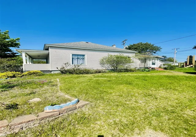 Photo 3 of Single Family Residence at 404 W Court St, Ludington, MI 49431 | MLS# 70515139 |  | Sold on 2026-05-28