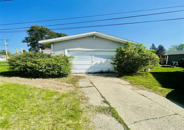 Photo 4 of Single Family Residence at 404 W Court St, Ludington, MI 49431 | MLS# 70515139 |  | Sold on 2026-05-28