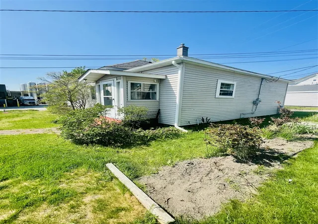 Photo 5 of Single Family Residence at 404 W Court St, Ludington, MI 49431 | MLS# 70515139 |  | Sold on 2026-05-28