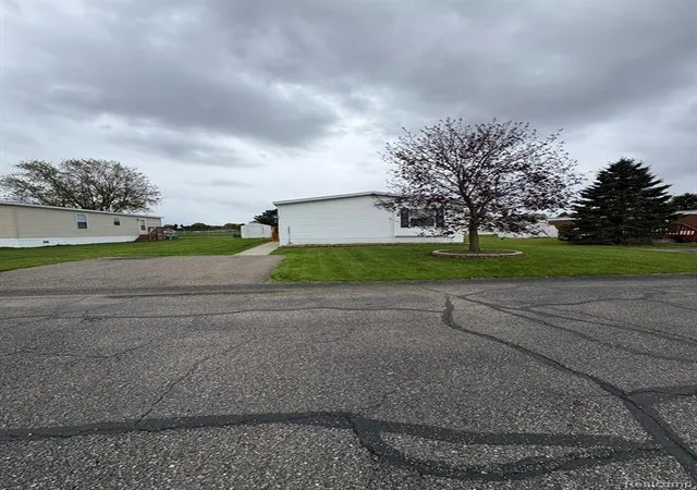 3rd image of 3621 Hawthorne St, Clarkston, MI 48348 | MLS# 61002252