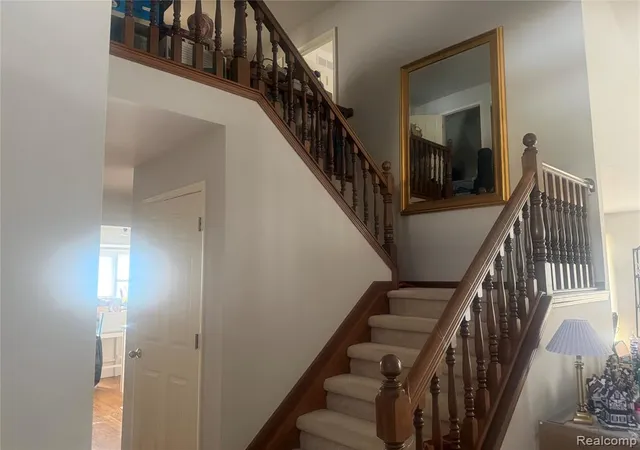 3rd image of 1446 Vistaview Dr, Rochester Hills, MI 48306 | MLS# 60971197