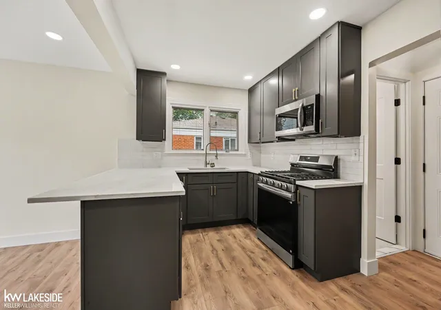 4th image of 2837 Sherbourne Dr, Troy, MI 48083 | MLS# 50213970