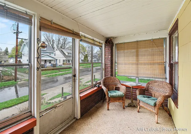 Homes for sale in Grand Rapids, MI | 26 Burr Oak St, Grand Rapids, MI 49505 | MLS# 70525611
