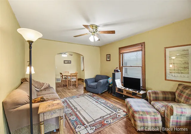 Homes for sale in Grand Rapids, MI | 26 Burr Oak St, Grand Rapids, MI 49505 | MLS# 70525611