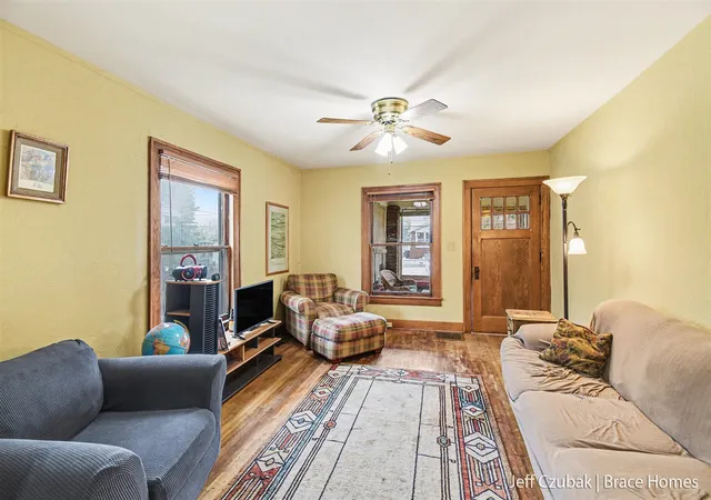 Homes for sale in Grand Rapids, MI | 26 Burr Oak St, Grand Rapids, MI 49505 | MLS# 70525611