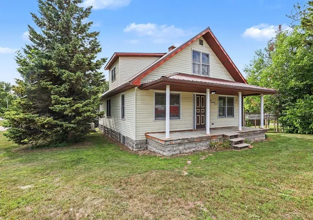 Photo 2 of Single family home for sale at 1007 N Huron Rd, Linwood, MI 48634 | MLS# 50219814 | Listing updated on 2026-09-23