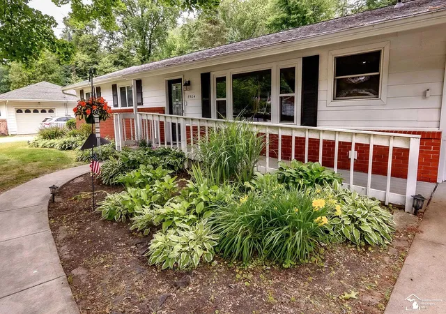 Homes for sale in Temperance, MI | 7904 Comanche Trl, Temperance, MI 48182 | MLS# 50211067