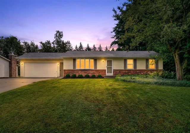 2nd image of 5036 Lands End Dr, Kalamazoo, MI 49009 | MLS# 70551168