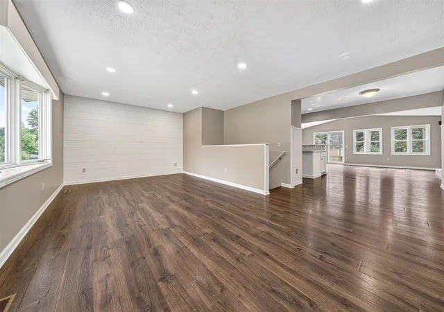 3rd image of 5036 Lands End Dr, Kalamazoo, MI 49009 | MLS# 70551168