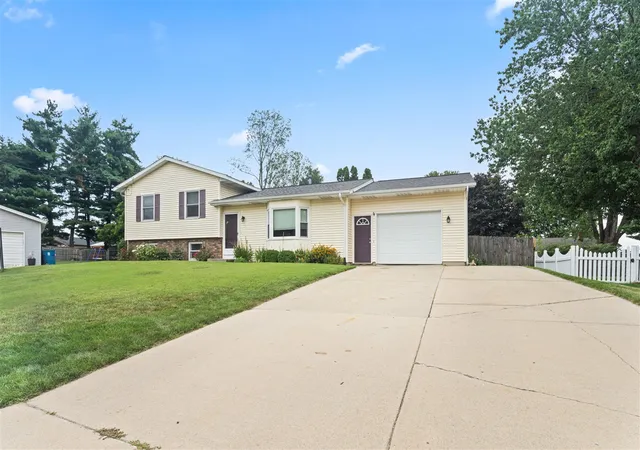 Photo 3 of Sale Pending at 508 Arthur Ct, Middleville, MI 49333 | MLS# 70552969 | Listing updated on 2026-09-11
