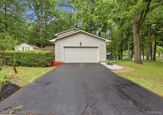 5th image of 5639 Cross Village Rd, Grand Blanc, MI 48439 | MLS# 61000382