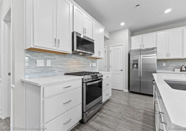 Listing Photo 5 - Condo for sale in building located at 836 Addison Cir, Walled Lake, MI 48390
