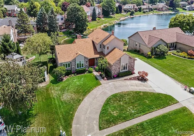 Photo 3 of Sale Pending at 46916 Spruce Dr, Shelby Township, MI 48315 | MLS# 61016689 | Listing updated on 2026-08-14