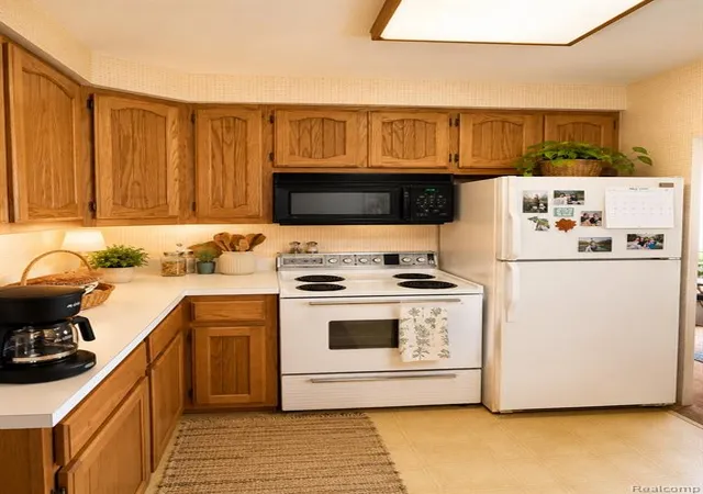 2nd image of 1313 E 5th St, Royal Oak, MI 48067 2905 | MLS# 61023430