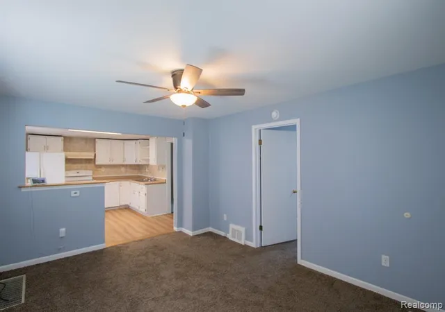 Homes for sale in Eastpointe, MI | 22871 Hayes Ave, Eastpointe, MI 48021 | MLS# 60984685