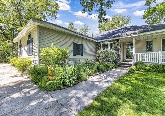 Homes for sale in Roscommon, MI | 3396 Lansing Rd, Roscommon, MI 48653 | MLS# 50202979