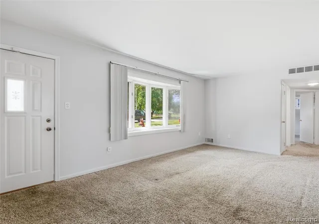 2nd image of 2542 Hearthside Dr, Ypsilanti, MI 48198 | MLS# 61022990
