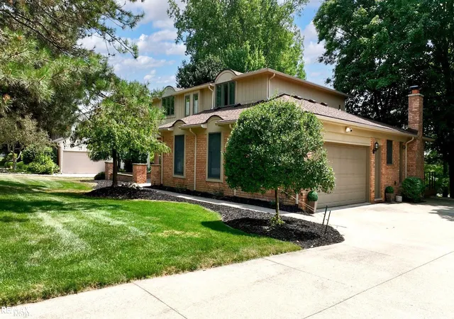 Photo 3 of Single family home for sale at 1155 Hickory Hl Dr, Rochester Hills, MI 48309 | MLS# 50217343 | Listing updated on 2026-09-09