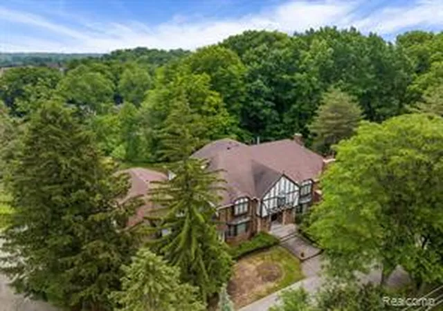 1st image of 4670 Cove Rd, West Bloomfield, MI 48323 | MLS# 60370968