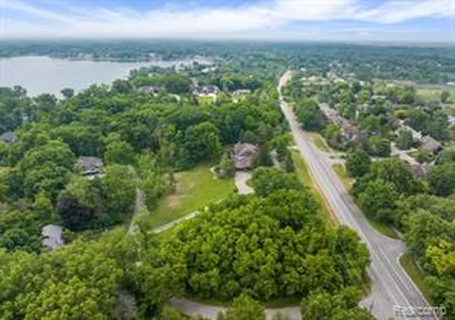 38th image of 4670 Cove Rd, West Bloomfield, MI 48323 | MLS# 60370968