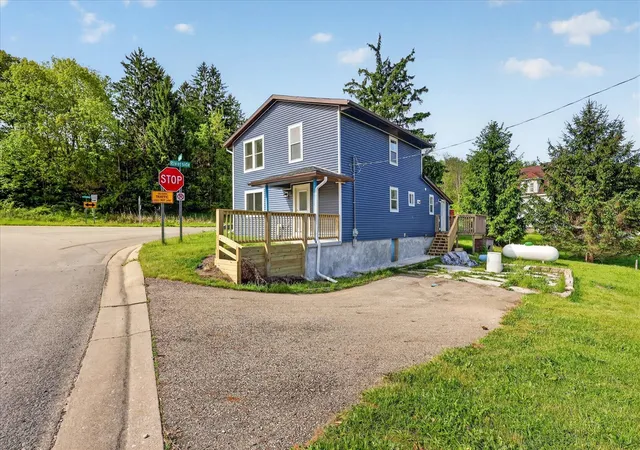 Homes for sale in Ionia, MI | 1387 E Riverside Dr, Ionia, MI 48846 | MLS# 70534120