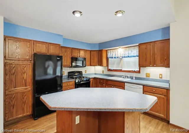 4th image of 1083 Shalin Dr, Davison, MI 48423 1748 | MLS# 61003407