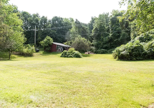 Photo 3 of Sale Pending at 8605 W F Ave, Kalamazoo, MI 49009 | MLS# 70555068 | Listing updated on 2026-08-31
