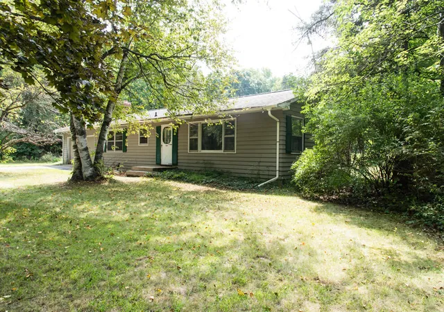 Photo 3 of Sale Pending at 8605 W F Ave, Kalamazoo, MI 49009 | MLS# 70555068 | Listing updated on 2026-08-31