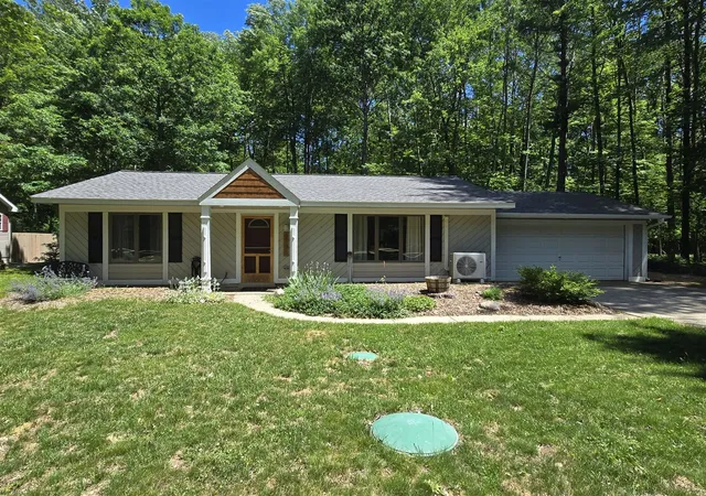 Homes for sale in Stanwood, MI | 6782 White Pine Dr, Stanwood, MI 49346 | MLS# 70521457