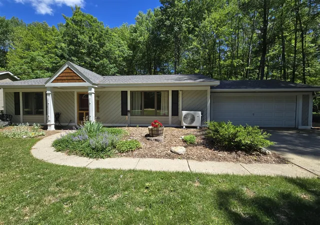 Homes for sale in Stanwood, MI | 6782 White Pine Dr, Stanwood, MI 49346 | MLS# 70521457