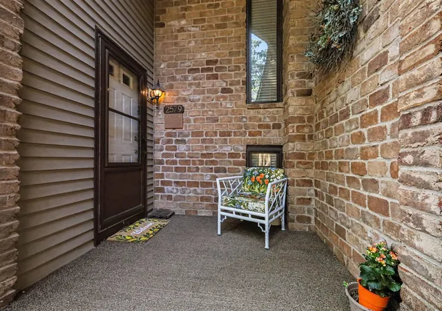 Photo 3 of Condo for sale at 2579 Chatham Woods Dr, Grand Rapids, MI 49546 | MLS# 70550316 | Listing updated on 2026-09-17