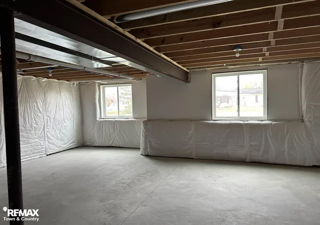 Listing Photo 2 - Condo for sale in building located at 1473 Mallard Cir, Owosso, MI 48867 - Unit #