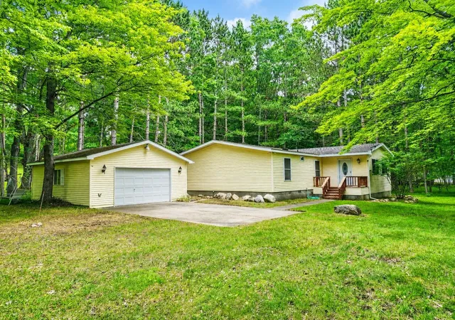 Homes for sale in Farwell, MI | 5055 Wolf Ln, Farwell, MI 48622 | MLS# 50212492
