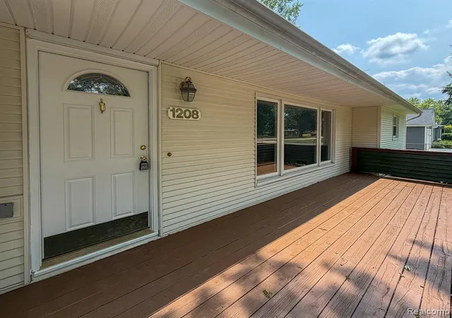 3rd image of 1208 Genella St, Waterford, MI 48328 | MLS# 61013593