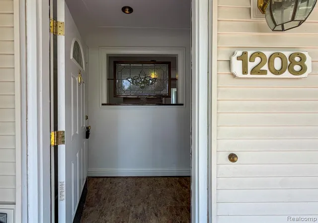 4th image of 1208 Genella St, Waterford, MI 48328 | MLS# 61013593