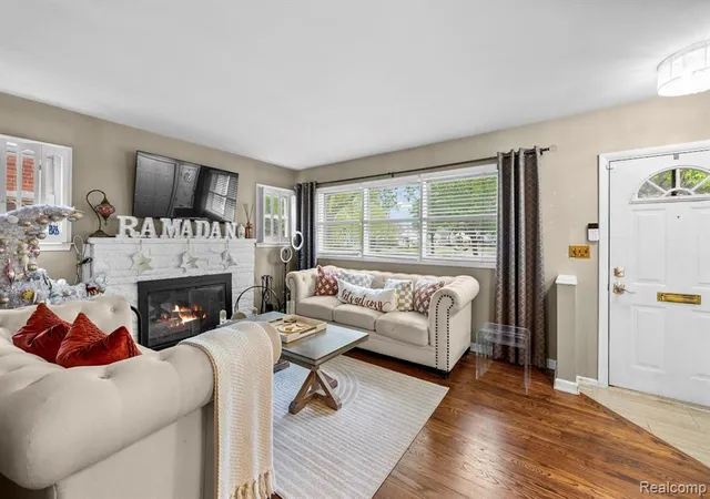 4th image of 1906 Carlysle St, Dearborn, MI 48124 | MLS# 60992261