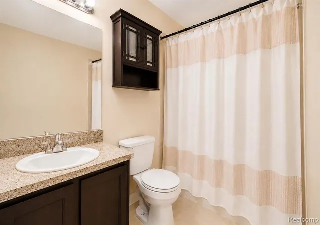 5th image of 20789 Hummingbird Dr, Romulus, MI 48174 8512 | MLS# 61009026