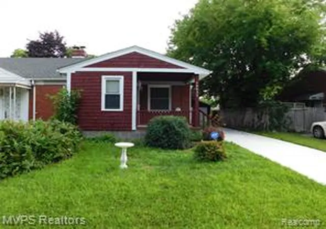 2nd image of 18925 Roscommon St, Harper Woods, MI 48225 | MLS# 61009308