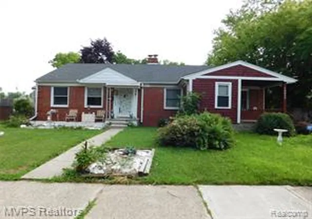 3rd image of 18925 Roscommon St, Harper Woods, MI 48225 | MLS# 61009308