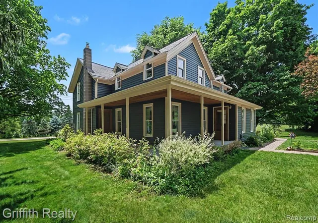 4th image of 3970 Van Amberg Rd, Brighton, MI 48114 9254 | MLS# 61003541