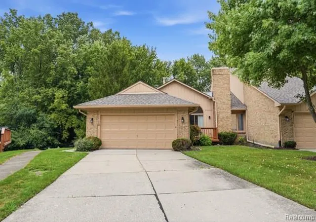 Photo 2 of Sale Pending at 22100 River Ridge Trl #29, Farmington Hills, MI 48335 | MLS# 61021089 | Listing updated on 2026-08-16