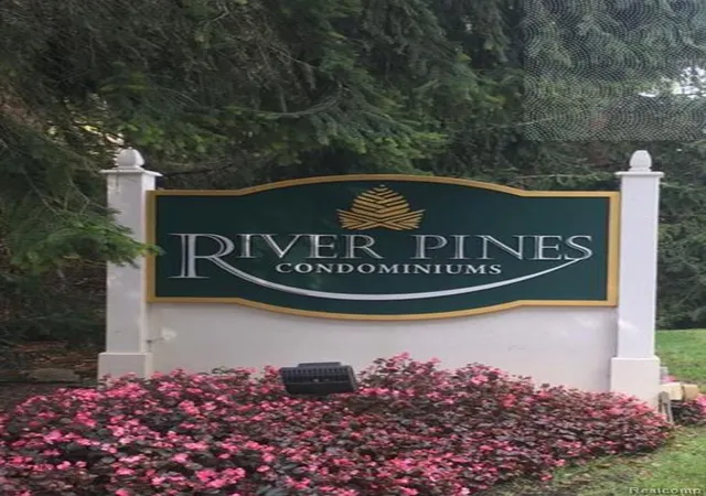 Listing Photo 2 - Condo for sale in building located at 22100 River Ridge Trl, Farmington Hills, MI 48335 - Unit #29