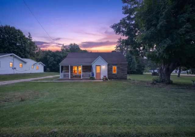 Photo 2 of Single family home for sale at 221 Teft Rd, Spring Arbor, MI 49283 | MLS# 70549137 | Listing updated on 2026-08-31