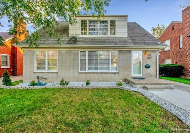 2nd image of 580 Alter Rd, Detroit, MI 48215 | MLS# 60995456