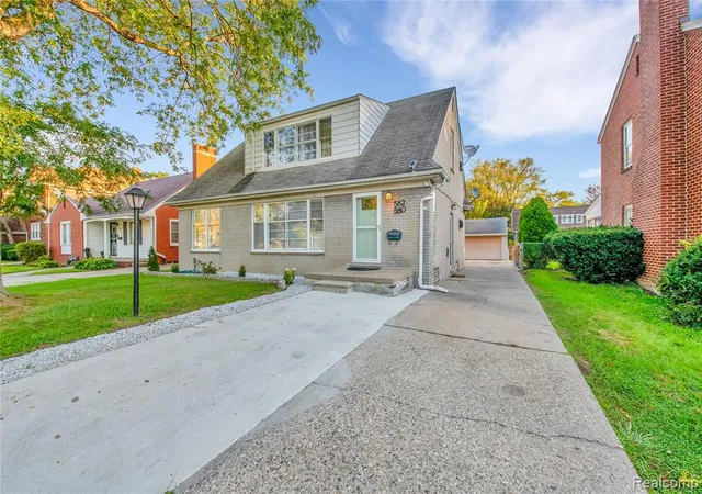 3rd image of 580 Alter Rd, Detroit, MI 48215 | MLS# 60995456