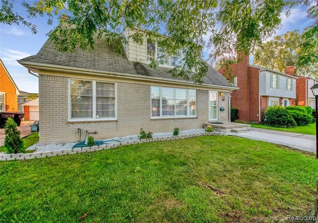 4th image of 580 Alter Rd, Detroit, MI 48215 | MLS# 60995456