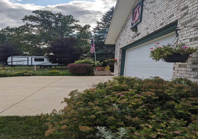 Photo 4 of Single family home for sale at 2451 Westbury Dr, Saginaw, MI 48603 | MLS# 50217735 | Listing updated on 2026-09-08