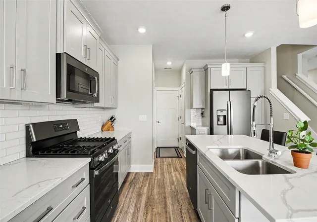 3rd image of 3383 Kings River St #4, Grandville, MI 49418 | MLS# 70548996